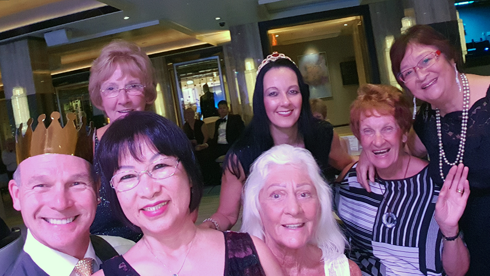 3n - Britannia group selfi 2